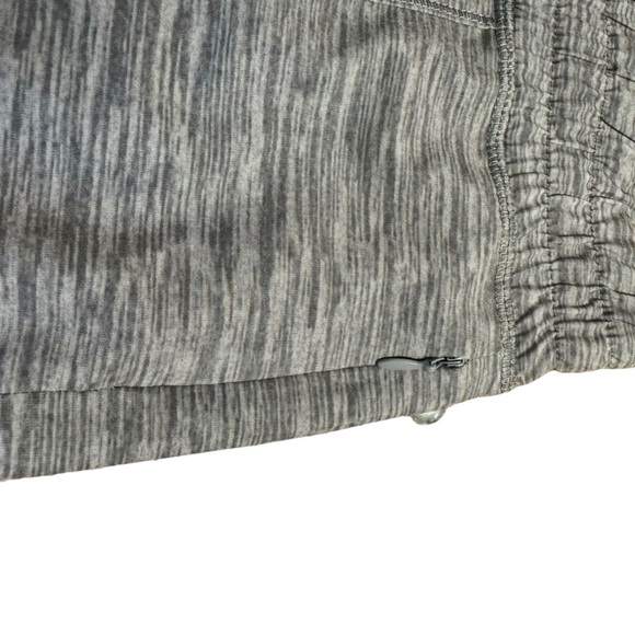 ZYIA | Gray Camo Mesh Hidden Zipper Shorts | Size XS - Picture 3 of 8